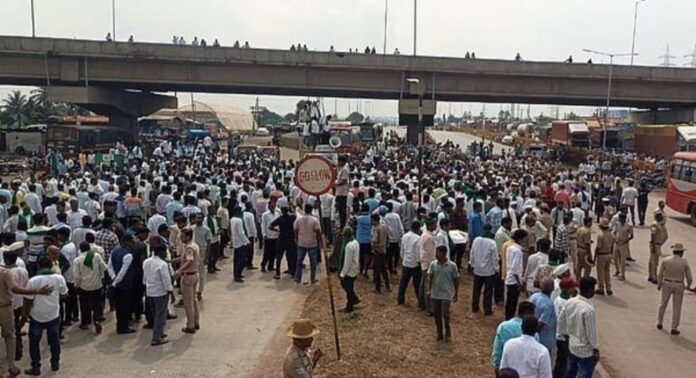 ಬೆಳಗಾವಿ : ಕಬ್ಬು ದರ ಹೋರಾಟದ ವೇಳೆ ಕಲ್ಲುತೂರಾಟ : 6 ಮಂದಿ ರೈತರ ಬಂಧನ