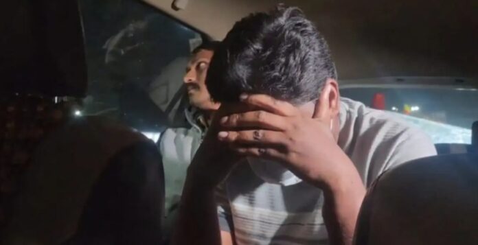 ಬೆಳಗಾವಿ | ಮಹಿಳಾ ಅಧಿಕಾರಿ ಮನೆಯ ಬಲ್ಬ್ ಹೋಲ್ಡರ್&zwnj;ಗಳಲ್ಲಿ 8 ರಹಸ್ಯ ಕ್ಯಾಮರಾ: ಸರ್ಕಾರಿ ಅಧಿಕಾರಿ ಬಂಧನ