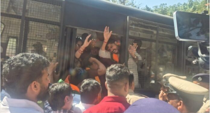 ಬೆಳಗಾವಿ | ಕಾಂಗ್ರೆಸ್&zwnj; ಕಚೇರಿ ಮುತ್ತಿಗೆ ಯತ್ನ ವಿಫಲ: 100ಕ್ಕೂ ಹೆಚ್ಚು ಬಿಜೆಪಿ ಕಾರ್ಯಕರ್ತರು ವಶಕ್ಕೆ