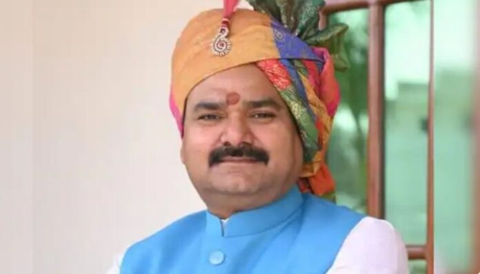 Uttar pradesh Minister ಉತ್ತರ ಪ್ರದೇಶ ಸಚಿವ - ಕ್ಯಾನ್ಸರ್&zwnj; ನಿವಾರಣೆ