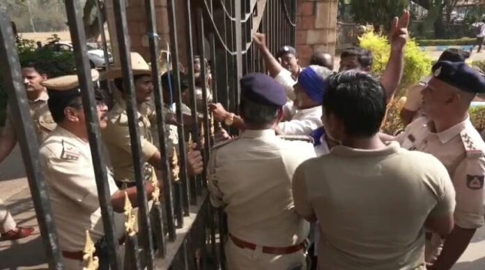 ಧಾರವಾಡ | ಚಕ್ರವರ್ತಿ ಸೂಲಿಬೆಲೆಗೆ ಆಹ್ವಾನ; ದಲಿತ ಸಂಘಟನೆ ವಿರೋಧ