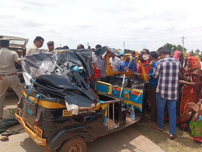 ರಸ್ತೆ ಅಪಘಾತ ಮೂವರು ಸಾವು
