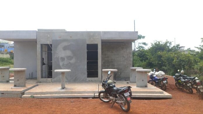 ಹುಬ್ಬಳ್ಳಿ | ಸ್ಮಶಾನದಲ್ಲಿ 'ಇಂದಿರಾ ಕ್ಯಾಂಟೀನ್': ತೆರವುಗೊಳಿಸಲು ಬಿಜೆಪಿ ಹರಸಾಹಸ?