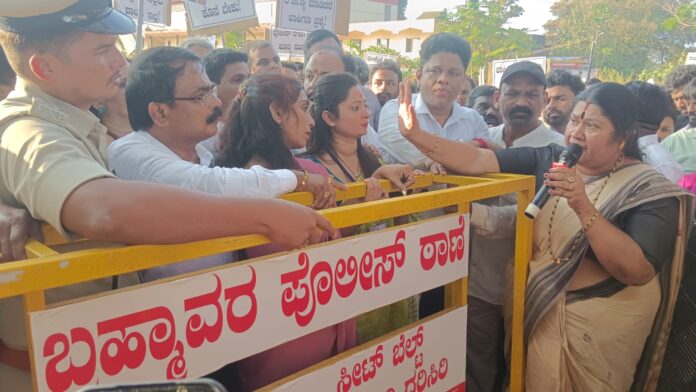 ಉಡುಪಿ | ಅಕ್ಷತಾ ಪೂಜಾರಿ ಮೇಲೆ ಪೊಲೀಸ್ ದೌರ್ಜನ್ಯ ಆರೋಪ, ಪೊಲೀಸರ ವಿರುದ್ಧ ಎಫ್&zwnj;ಐಆರ್ !