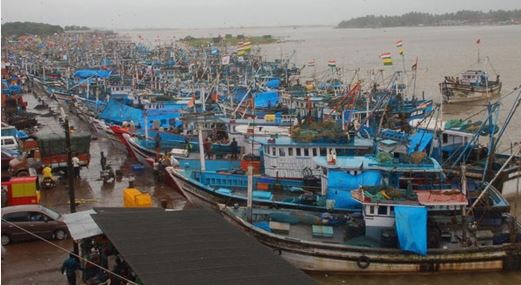 ಉಡುಪಿ | ಮೋಟಾರೀಕೃತ ನಾಡದೋಣಿಗೆ ಸೀಮೆಎಣ್ಣೆ ರಹದಾರಿ ನೀಡಲು ದೋಣಿಗಳ ಭೌತಿಕ ತಪಾಸಣೆ
