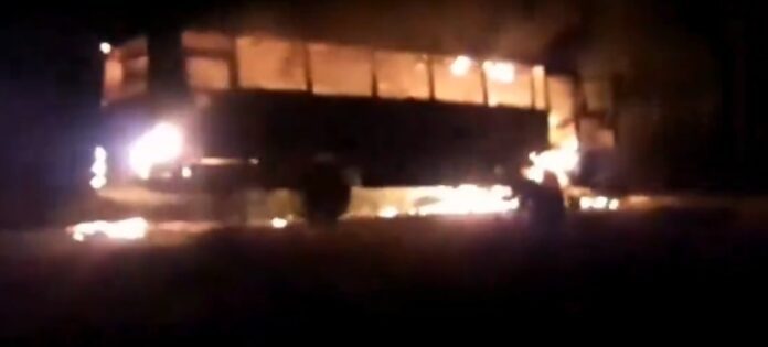 ಬಸ್&zwnj;ಗೆ ಬೆಂಕಿ