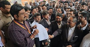 ಬೆಳಗಾವಿ | ವಕೀಲರ ಹತ್ಯೆ ಮತ್ತು ಹಲ್ಲೆ ವಿರೋಧಿಸಿ ವಕೀಲರಿಂದ ಪ್ರತಿಭಟನೆ