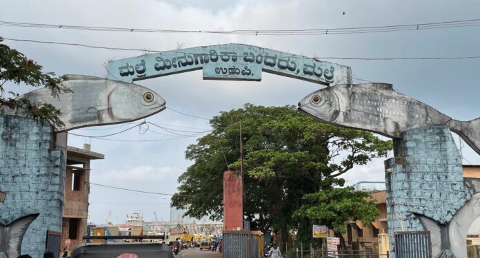ಉಡುಪಿ | ಮೀನುಗಾರಿಕಾ ಬಂದರಿನ ಮುಖ್ಯ ಪ್ರವೇಶದ್ವಾರ ನಿರ್ಮಾಣ ಕಾಮಗಾರಿ- ಪರ್ಯಾಯ ಮಾರ್ಗ
